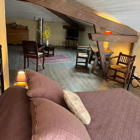 לינה וארוחת בוקר Lou Castet De Lussolle - D'hotes 4*