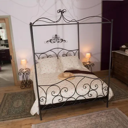 לינה וארוחת בוקר Lou Castet De Lussolle - D'hotes 4*