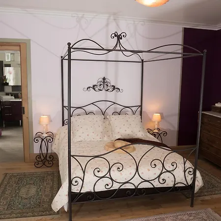 לינה וארוחת בוקר Lou Castet De Lussolle - D'hotes 4*