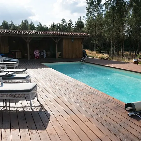 לינה וארוחת בוקר Lou Castet De Lussolle - D'hotes 4*