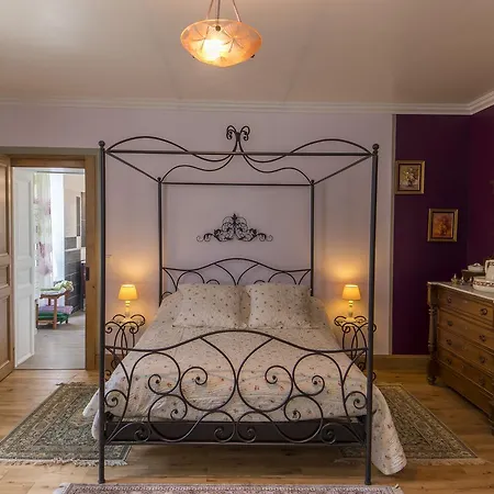 לינה וארוחת בוקר Lou Castet De Lussolle - D'hotes 4*