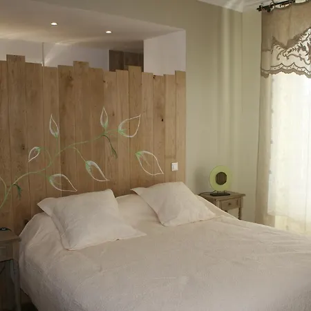 לינה וארוחת בוקר Lou Castet De Lussolle - D'hotes