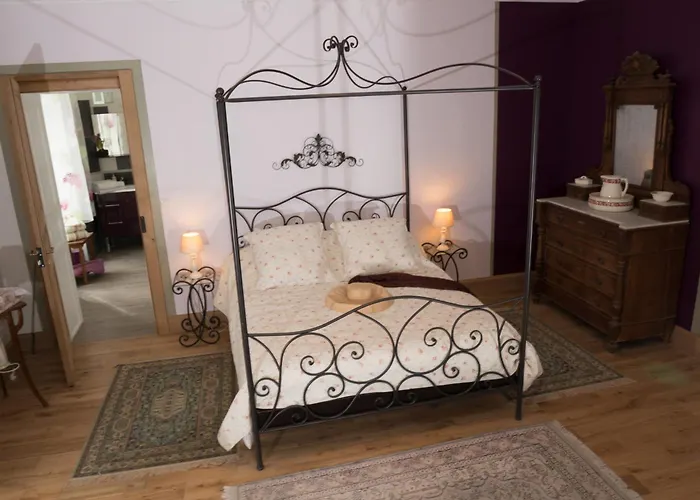 فندق مبيت وإفطار Lou Castet De Lussolle - D'hotes 4*