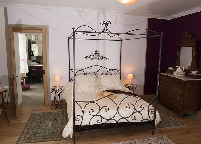 فندق مبيت وإفطار Lou Castet De Lussolle - D'hotes 4*