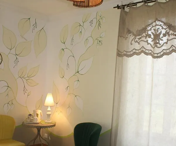 فندق مبيت وإفطار Lou Castet De Lussolle - D'hotes 4*