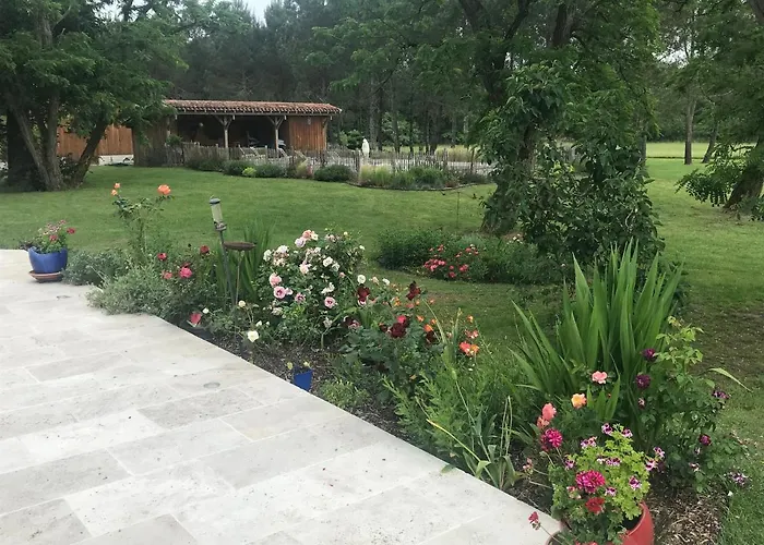 فندق مبيت وإفطار Lou Castet De Lussolle - D'hotes 4*